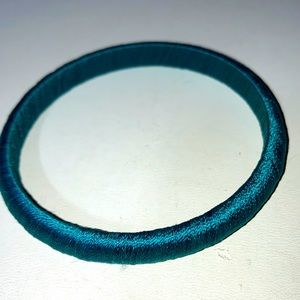 Green threaded bangle bracelet.  Previously used bme2829